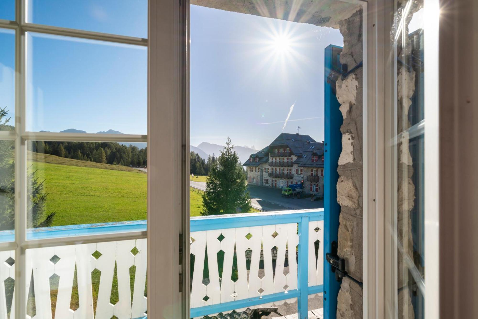Hotel Savoy Vigo di Fassa Exterior foto