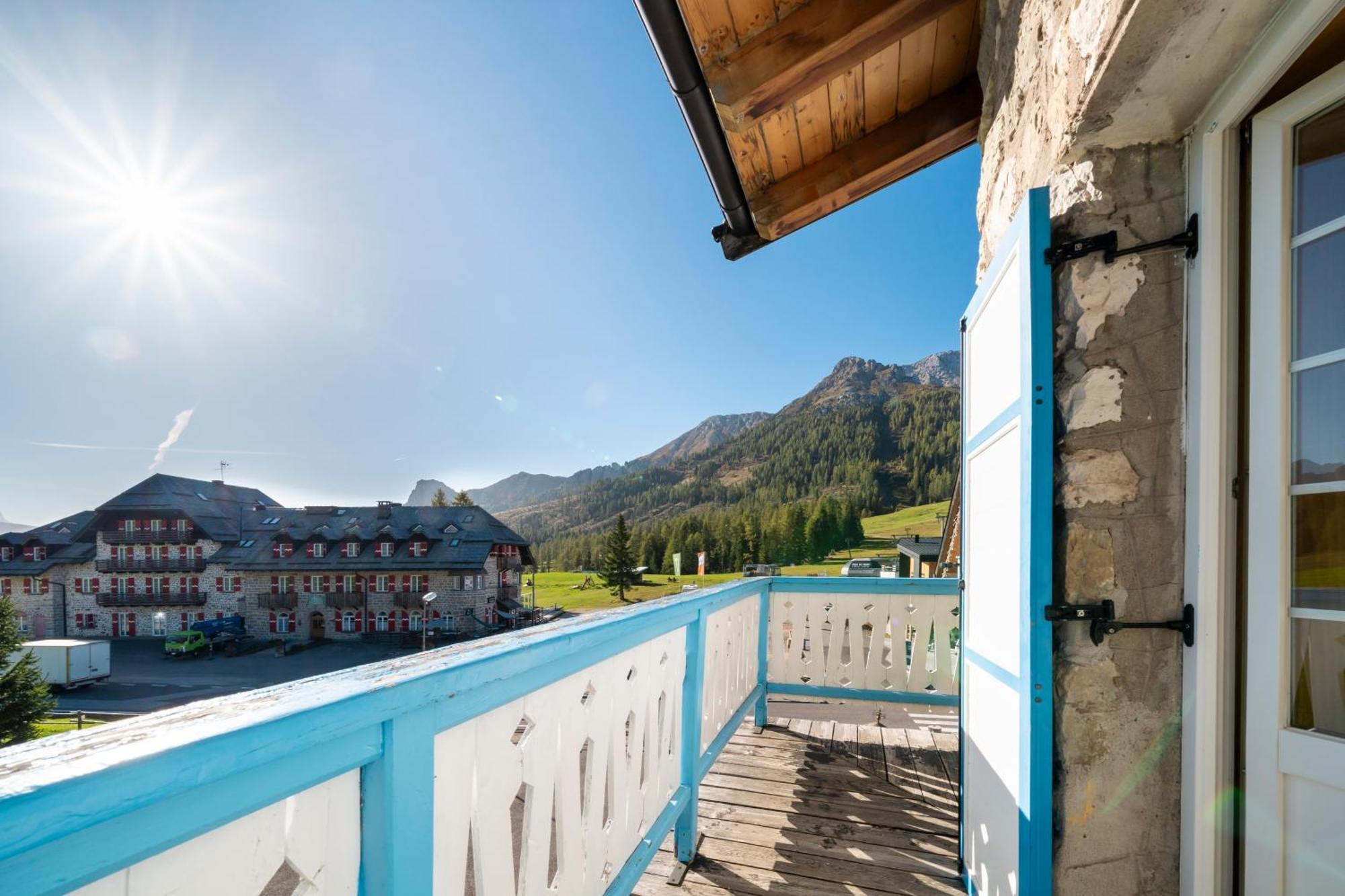 Hotel Savoy Vigo di Fassa Exterior foto